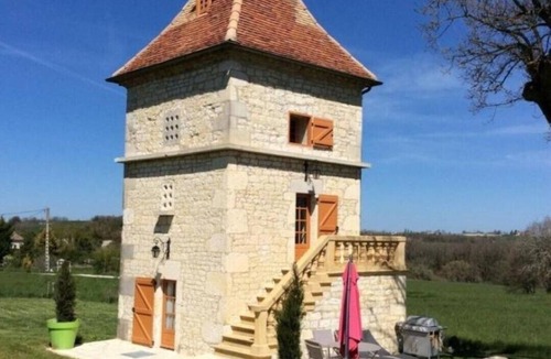 Pern House | Unusual Gîte Le Pigeonnier