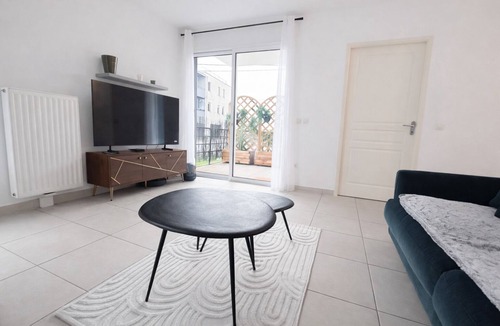 Merignac Apartment | Upscale apartment with parking - Near airport & Bordeaux