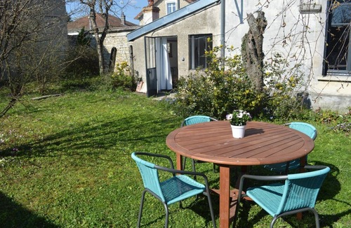 Beaune House | Urban cottage with garden
