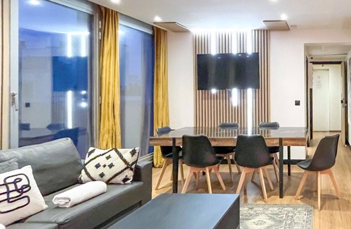 Faubourg-du-Roule Apartment | Urban Flat 129 - Sublime Art Love Champs-Elysees