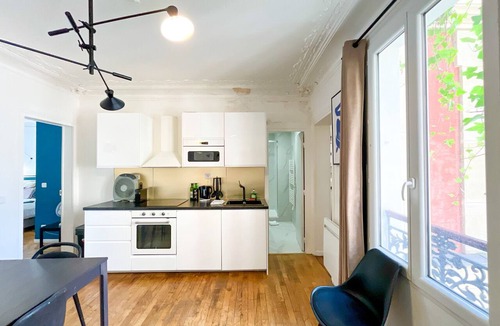 Porte-Saint-Martin Apartment | Urban Flat 99 - Spacious 6 BDR Apartment in Paris