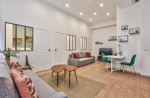 10th Arrondissement Apartment | UrbanFlat 66 - Cocon Secret au Coeur du Paris Branche