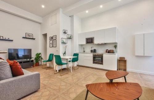 10th Arrondissement Apartment | UrbanFlat 66 - Cocon Secret au Coeur du Paris Branche