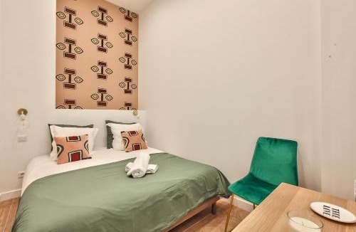 10th Arrondissement Apartment | UrbanFlat 66 - Cocon Secret au Coeur du Paris Branche