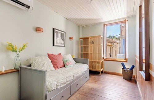 Montlaur House | Vélo Maison - Three Bedroom Villa, Sleeps 6