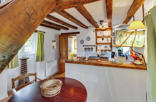 Saint-Laurent-des-Mortiers House | Vacation home with garden in Loire