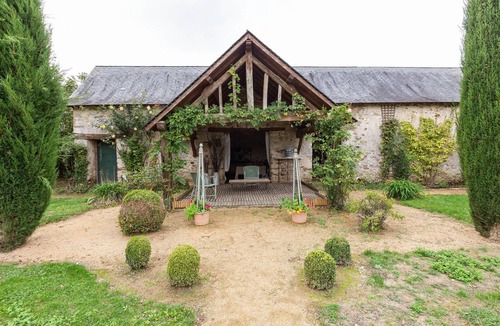 Saint-Laurent-des-Mortiers House | Vacation home with garden in Loire