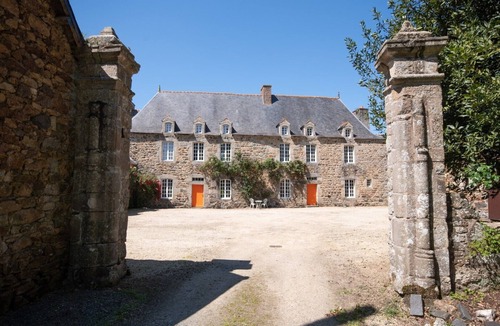Pommerit-le-Vicomte House | Vacation Home "Manoir Le Cosquer" with Private Terrace, Private Garden & Wi-Fi