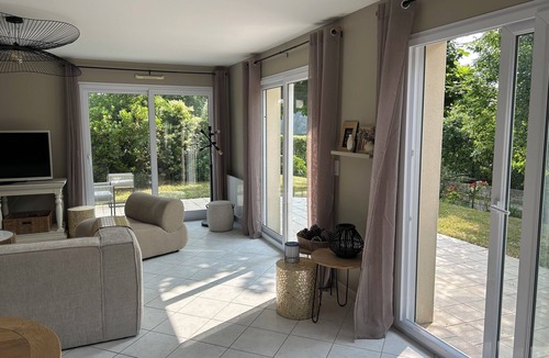 La Trinite-sur-Mer House | Vacation home for up to 8 people 10 min walk from the port La Trinité sur Mer