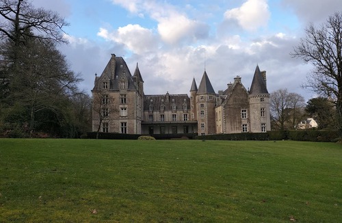 Tredion Villa | Vacation home with spa and tennis court on the Château estate
