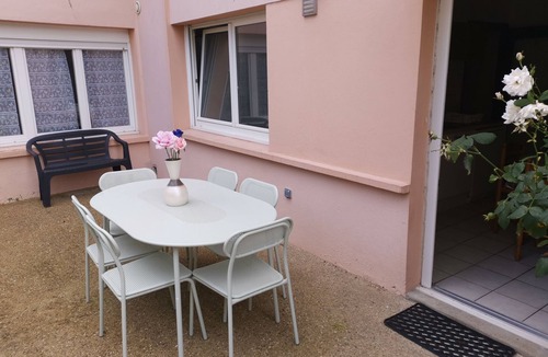 Paroisse Saint-Vincent-de-Paul Apartment | Vacation rental Dole le Comté 3 sleeps wifi parking terrace patio