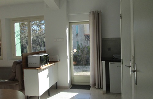 Crestet House | VAISON LA ROMAINE QUIET STUDIO IN THE HEART OF NATURE