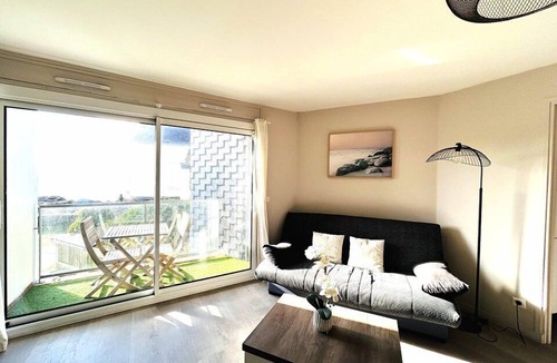 Kerroch Apartment | Very beautiful 4-person apartment, sea view, beaches 30m away
