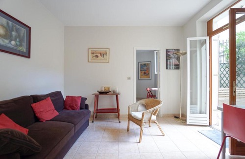 Quartier de la Salpetriere Apartment | Very calm apt with YARD in PLACE D'ITALIE