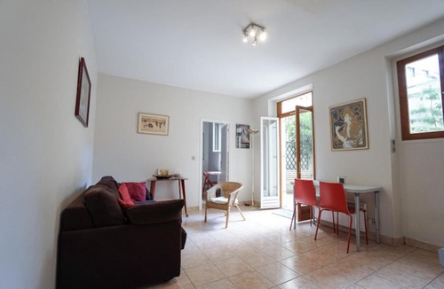 Quartier de la Salpetriere Apartment | Very calm apt with YARD in PLACE D'ITALIE