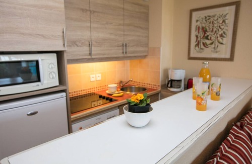 Behobie Apartment | Very nice apartment on the ground floor in front of the swimming pool, with beautiful sea view