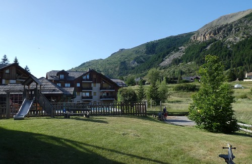 Monetier-les-Bains Apartment | Very nice apartment, on the slopes, with pool and sauna