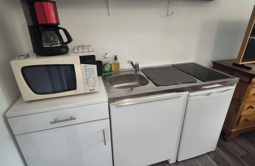 Pluneret Apartment | Very pleasant, quiet, bright, spacious studio set in a lovely wooded garden