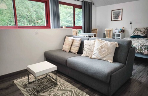 Pluneret Apartment | Very pleasant, quiet, bright, spacious studio set in a lovely wooded garden