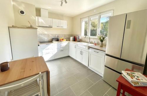 Claye-Souilly Villa | Villa 10-14 guests - 180m2 - private forest - CDG 7min - Disney 20min