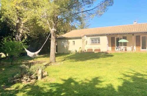 Trebes Villa | Villa 110m2, 7 pers, Jacuzzi , 3 chambres, terrain clos et arboré 2500m2
