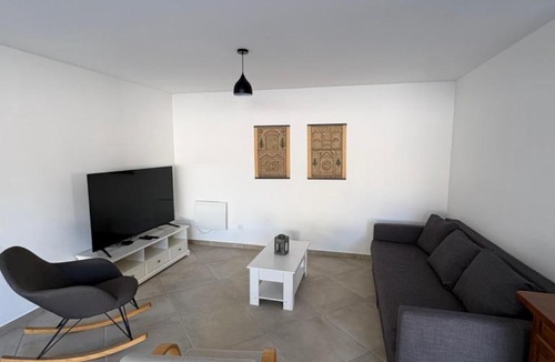 Saint-Laurent-de-Mure Villa | Villa 6 personnes