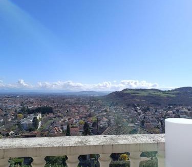 Blanzat Villa | Villa avec vue panoramique l'Eveil des sens