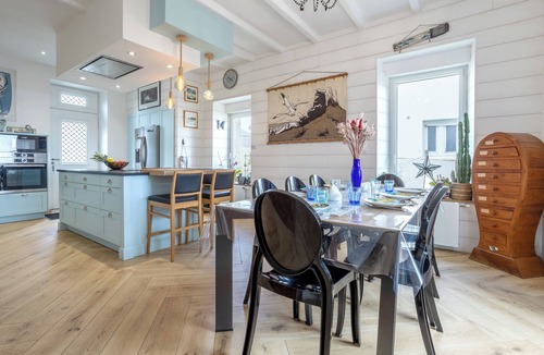 Le Pouldu Villa | Villa 'Beach House Les Bleuets' with Sea View, Private Terrace and Wi-Fi