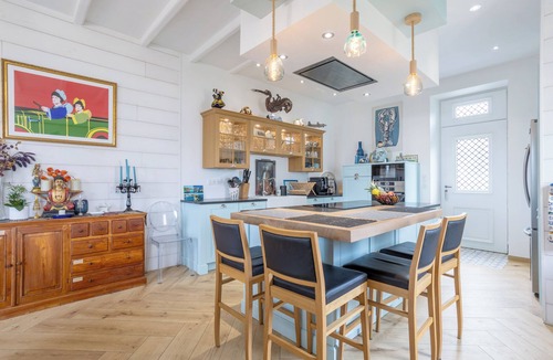 Le Pouldu Villa | Villa 'Beach House Les Bleuets' with Sea View, Private Terrace and Wi-Fi