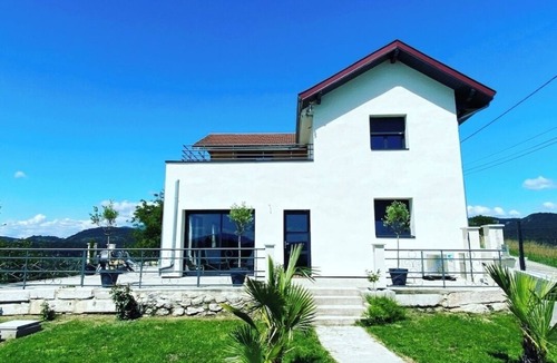 Belley Villa | Villa Bellevue 1 (Rdc) : Nature, calm and magnificent views