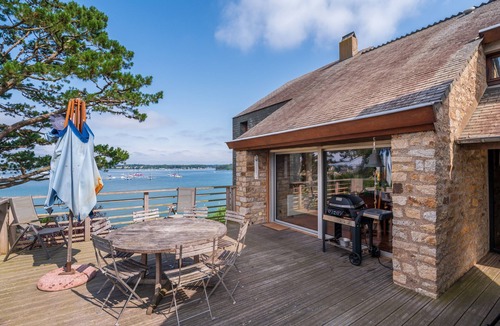 Ile-aux-Moines Villa | Villa 'Bienvenue Au Paradis' with Sea View, Private Terrace and Private Garden