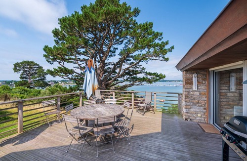 Ile-aux-Moines Villa | Villa 'Bienvenue Au Paradis' with Sea View, Private Terrace and Private Garden