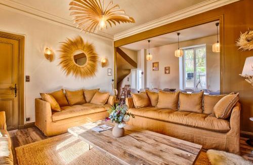 Port-en-Bessin-Huppain House | Villa Césune - maison de caractère face au port - 13 personnes