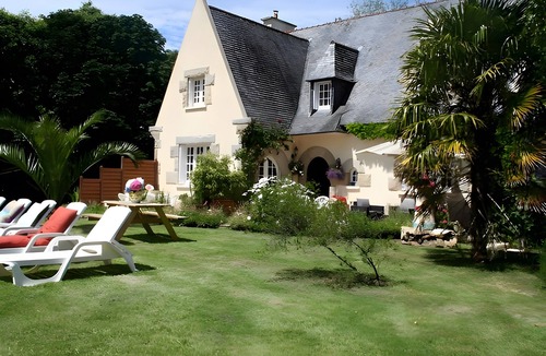 Plounevez-Lochrist Villa | Villa 'Chez Renée Et Raynal' with Private Terrace, Private Garden and Wi-Fi