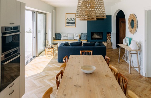 Plobannalec-Lesconil House | Villa Cotton – 180° Sea View, Private Jacuzzi, 6 Bedrooms, Dogs Welcome