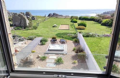 Plobannalec-Lesconil House | Villa Cotton – 180° Sea View, Private Jacuzzi, 6 Bedrooms, Dogs Welcome