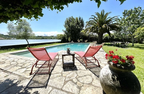 Saint-Laurent-de-Gosse Villa | Villa de Caractère Dans un Cadre Unique au Bord de Leau
