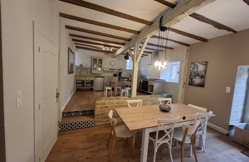 Pontcirq Villa | Villa du Clocher – Comfort, a pool, and the charm of the