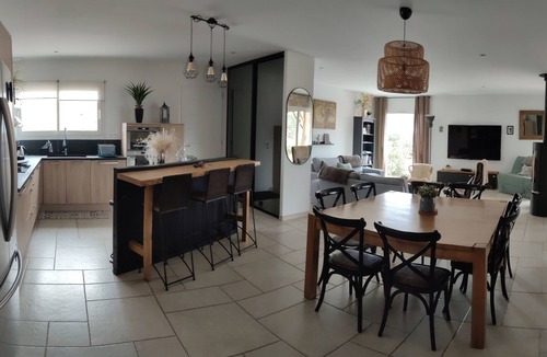 Millau Villa | Villa for 8 people, heated pool. 4-star bed and breakfast for 6 people.
