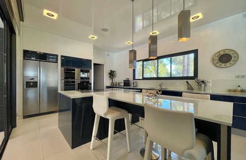 Saint-Clement-de-Riviere Villa | Villa Nirvana Luxury Escape