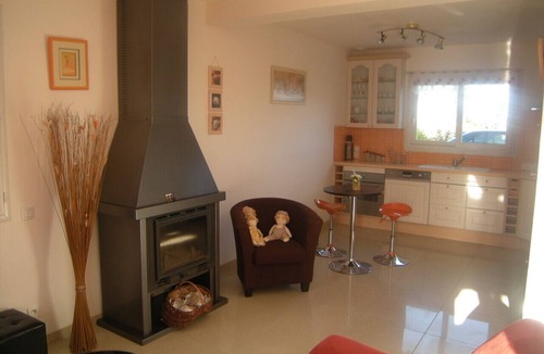 Rebais Villa | Villa 'Gite Bord de Mer Jacuzzi' with Private Terrace and Wi-Fi