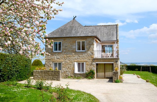 Saint-Cast-le-Guildo House | VILLA GROUND FLOOR, NEAR THE BEACH, SEA VIEW, INTERNET, BIG GARDEN
