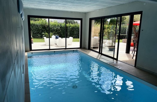Baden House | Villa Kerdelan indoor pool