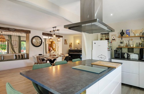 Laille Villa | Villa Lailléa – Heated Private Pool, Jacuzzi, Petanque, Sleeps 8, Peaceful Near Rennes