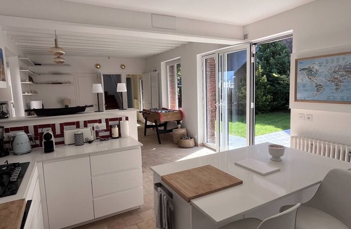 Pourville-sur-Mer House | Villa Léonie, Steps from the beach, with your own private garden