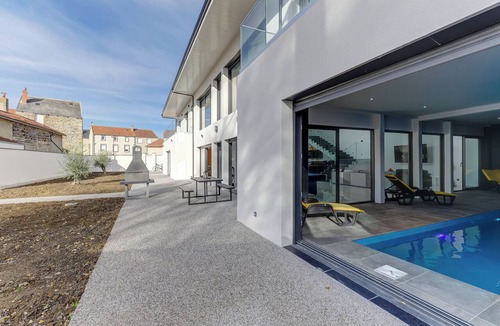 Le Cheix Apartment | Villa Loft - AC - Piscine - Fitness