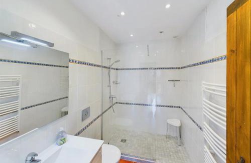 Beauville House | Villa Luxe avec Spa, Piscine Chauffée & Salle de Sport à Beauville