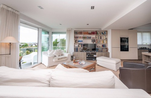 Larmor-Plage Villa | Villa 'Mamina' with Sea View, Private Terrace and Wi-Fi