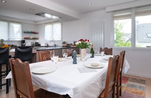 Larmor-Plage Villa | Villa 'Mamina' with Sea View, Private Terrace and Wi-Fi