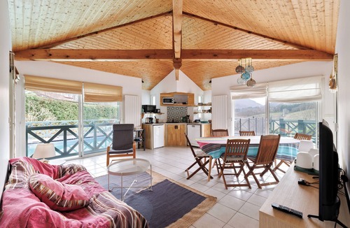 Urrugne Villa | Villa ONGIZATEA- Ground floor with swimming pool 10 minutes from St Jean de Luz
